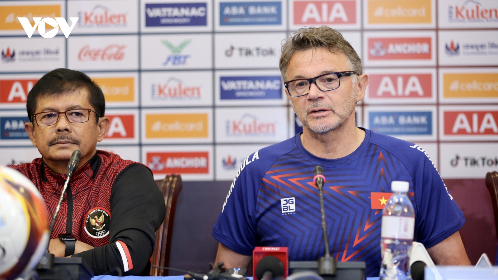 HLV Troussier nói gì khi bóng đá Việt Nam đấu Indonesia từ SEA Games tới Asian Cup?